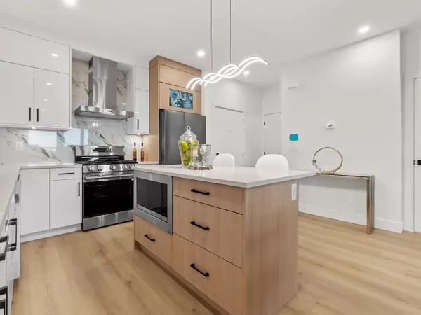 16693 16 AVE #101 Surrey, BC V3S 0X7