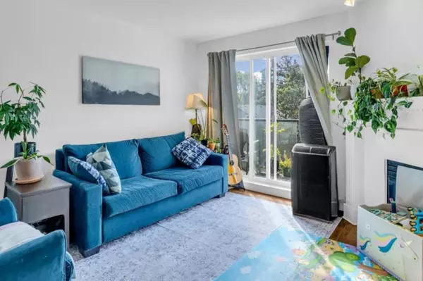 876 W 16th AVE #307, Vancouver, BC V5Z 3T8