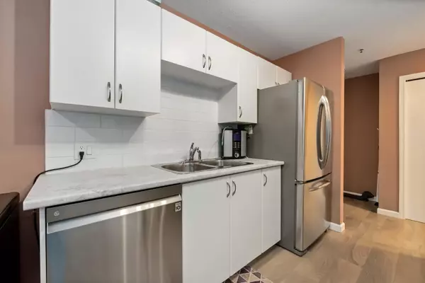 Maple Ridge, BC V2X 2E7,22351 St Anne AVE #401