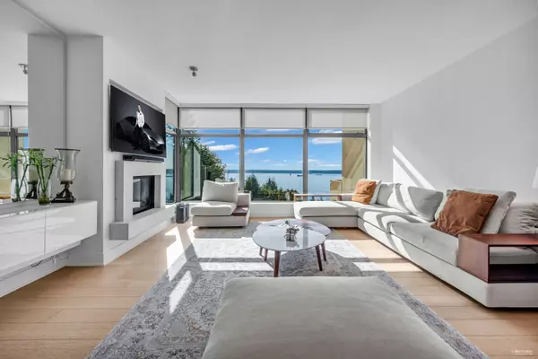 3315 Cypress PL #401, West Vancouver, BC V7S 3J7