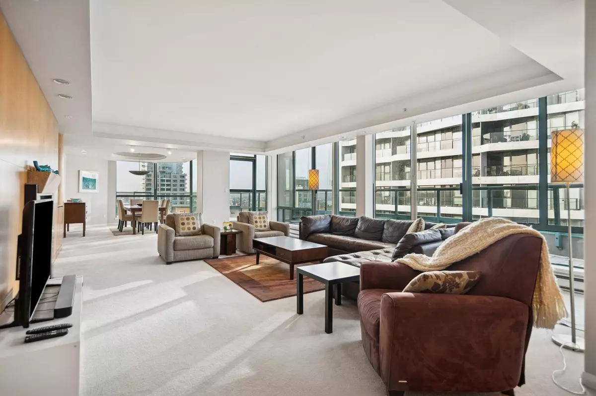 Vancouver, BC V6Z 2R5,1383 Howe ST #PH 3-4