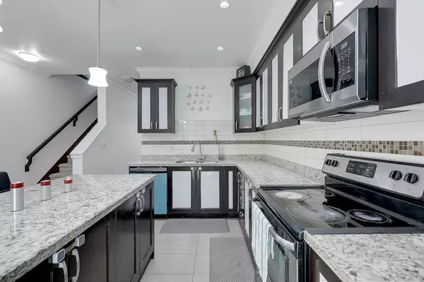 Surrey, BC V3W 0E9,6383 140 ST #9