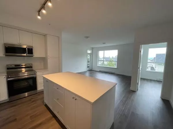 16633 24 AVE #409, Surrey, BC V3Z 1K5