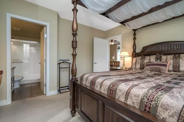 Surrey, BC V4B 1E5,15777 Marine DR #204