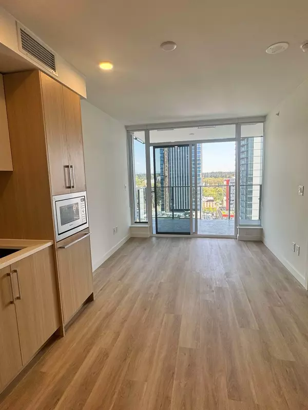 Surrey, BC V3T 0T7,9675 King George BLVD #2008