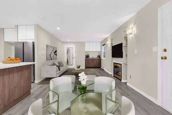 1400 Meadowview CT Coquitlam, BC V3E 2R9