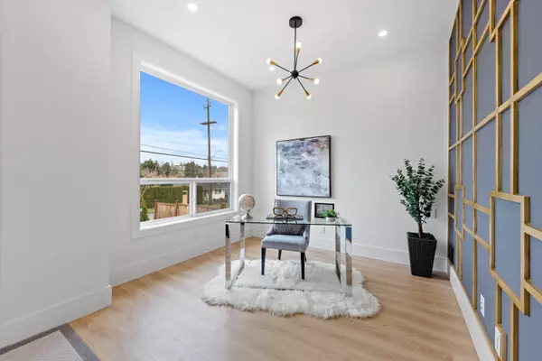 122 Eighth AVE #1 New Westminster, BC V3L 1X8