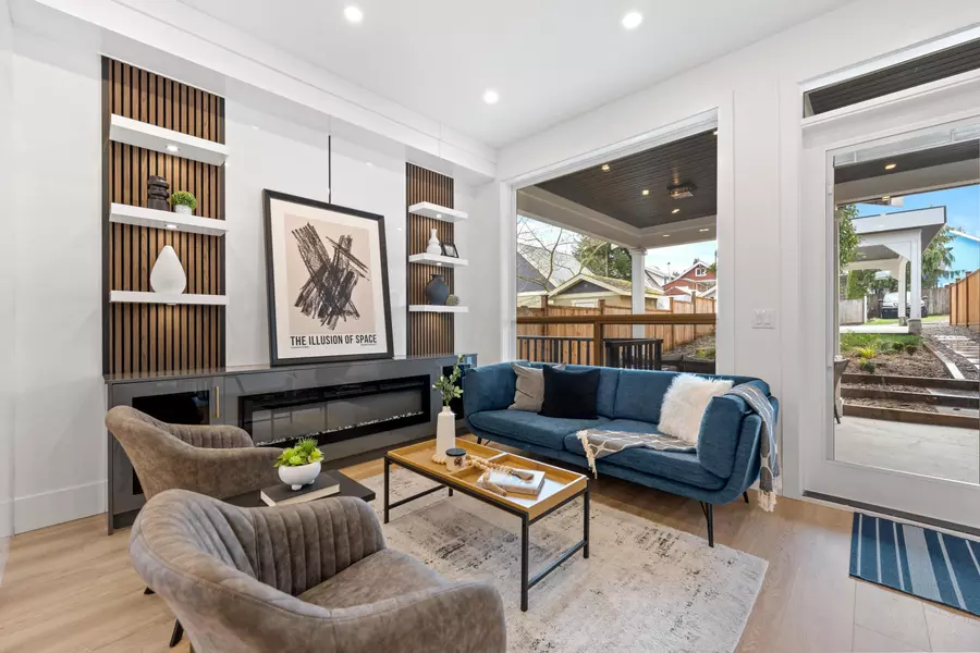 122 Eighth AVE #1, New Westminster, BC V3L 1X8