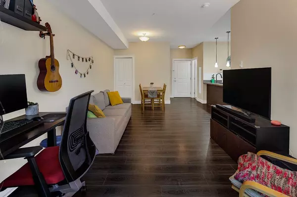 Burnaby, BC V3N 1Z7,7377 14th AVE #106