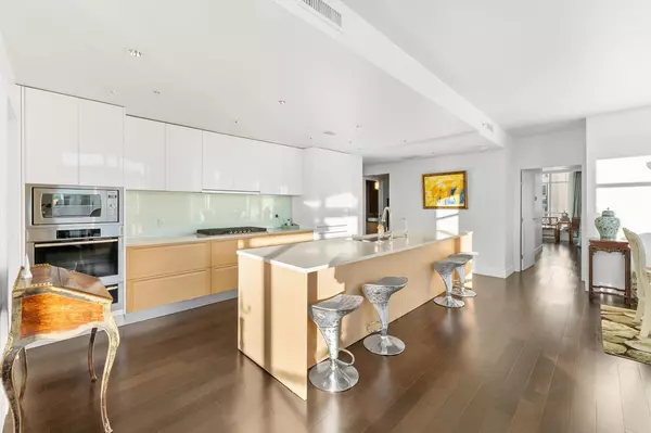 Vancouver, BC V6T 0A4,6080 Iona DR #502