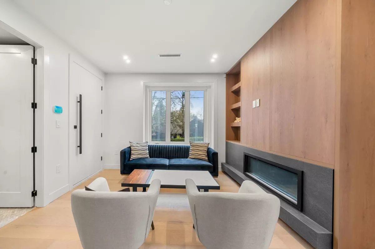 Vancouver, BC V5K 4P4,3483 Adanac ST