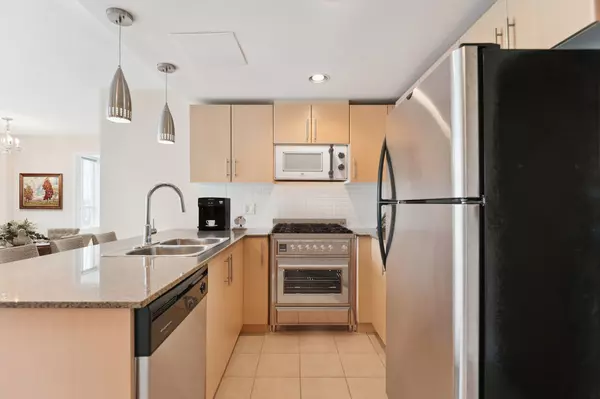 Vancouver, BC V6B 1N8,550 Taylor ST #2008