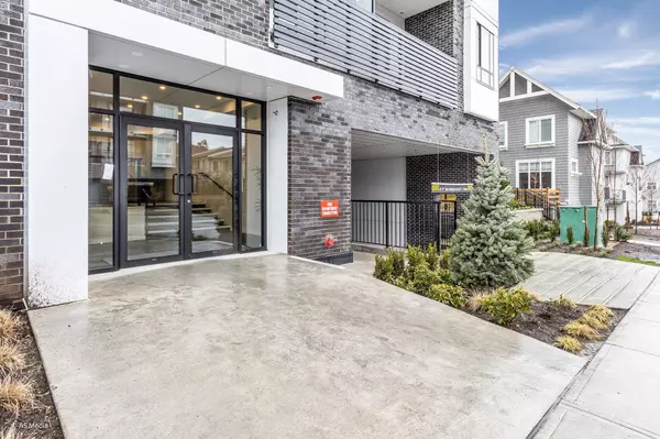 Surrey, BC V3W 3N7,13623 81a AVE #416