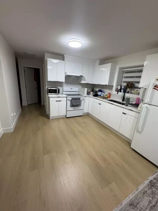 Surrey, BC V3Z 9N8,16935 0a AVE