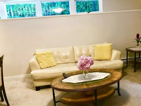 West Vancouver, BC V7W 2G6,6486 Bruce ST