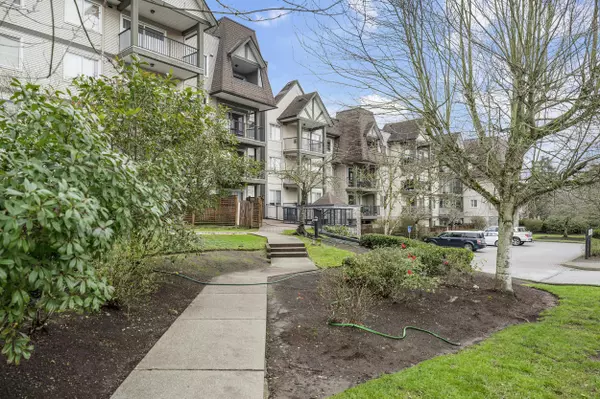 12083 92a AVE #421, Surrey, BC V3V 8C8