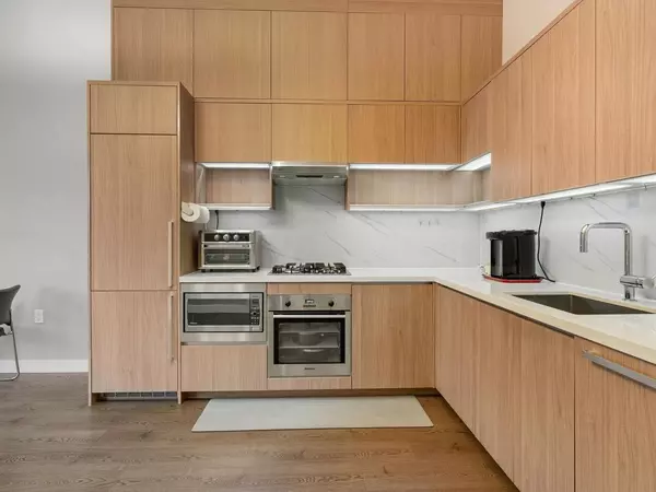 Richmond, BC V6X 0L4,9333 Tomicki AVE #408