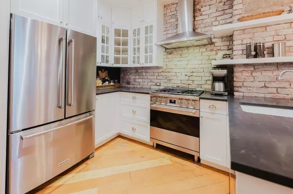 Vancouver, BC V6B 2S2,1178 Hamilton ST #210