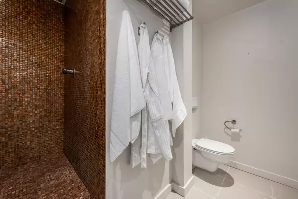 Vancouver, BC V6A 0A5,55 E Cordova ST #302