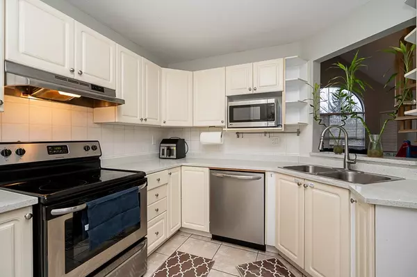 Surrey, BC V3W 1G9,7171 121 ST #313