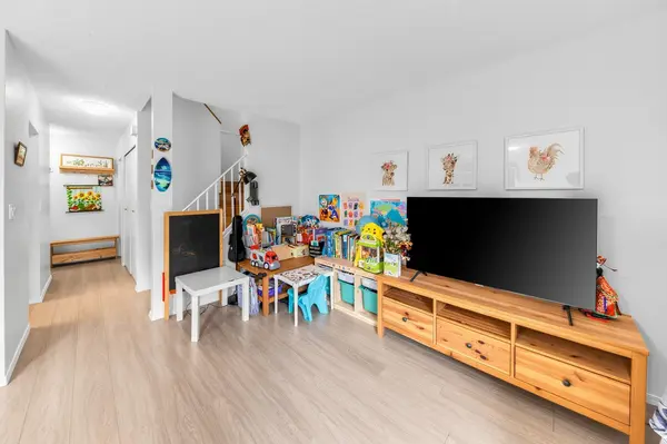 10620 150 ST #406, Surrey, BC V3R 7S1