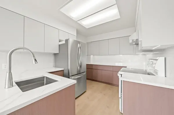 532 W 64th AVE, Vancouver, BC V6P 2K9