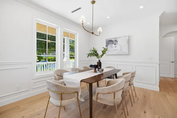 690 E Windsor RD, North Vancouver, BC V7N 1K7