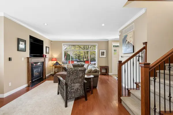 250 E 17th ST, North Vancouver, BC V7L 2V7