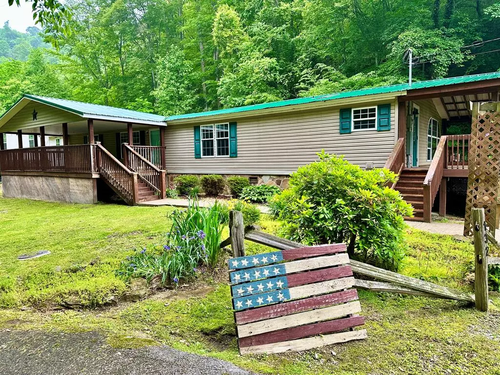 Whitesburg, KY 41858,132 Timber Loop