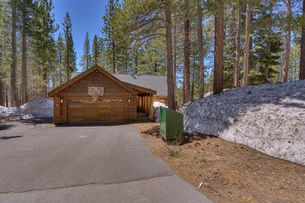 13381 Falcon Point Place, Truckee, CA 96161