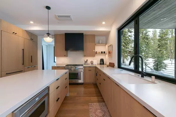 Olympic Valley, CA 96146,211 Palisades Circle #2