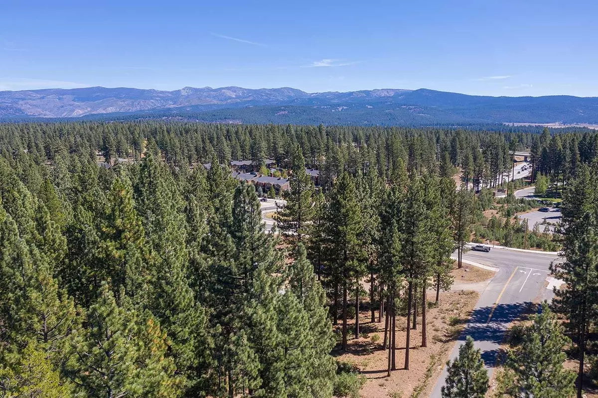 Truckee, CA 96161,10624 & 10625 Rue Ivy