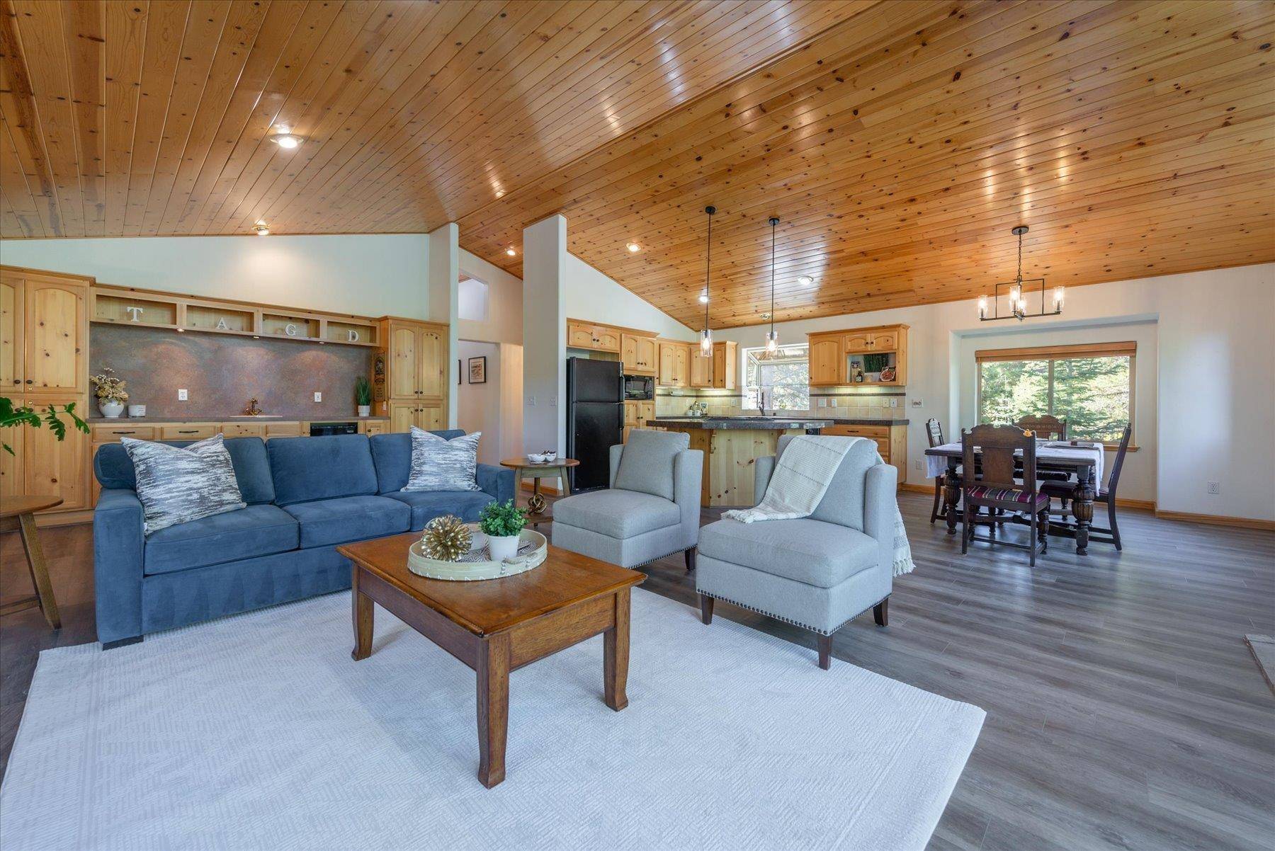 12386 Snowpeak Way, Truckee, CA 96161