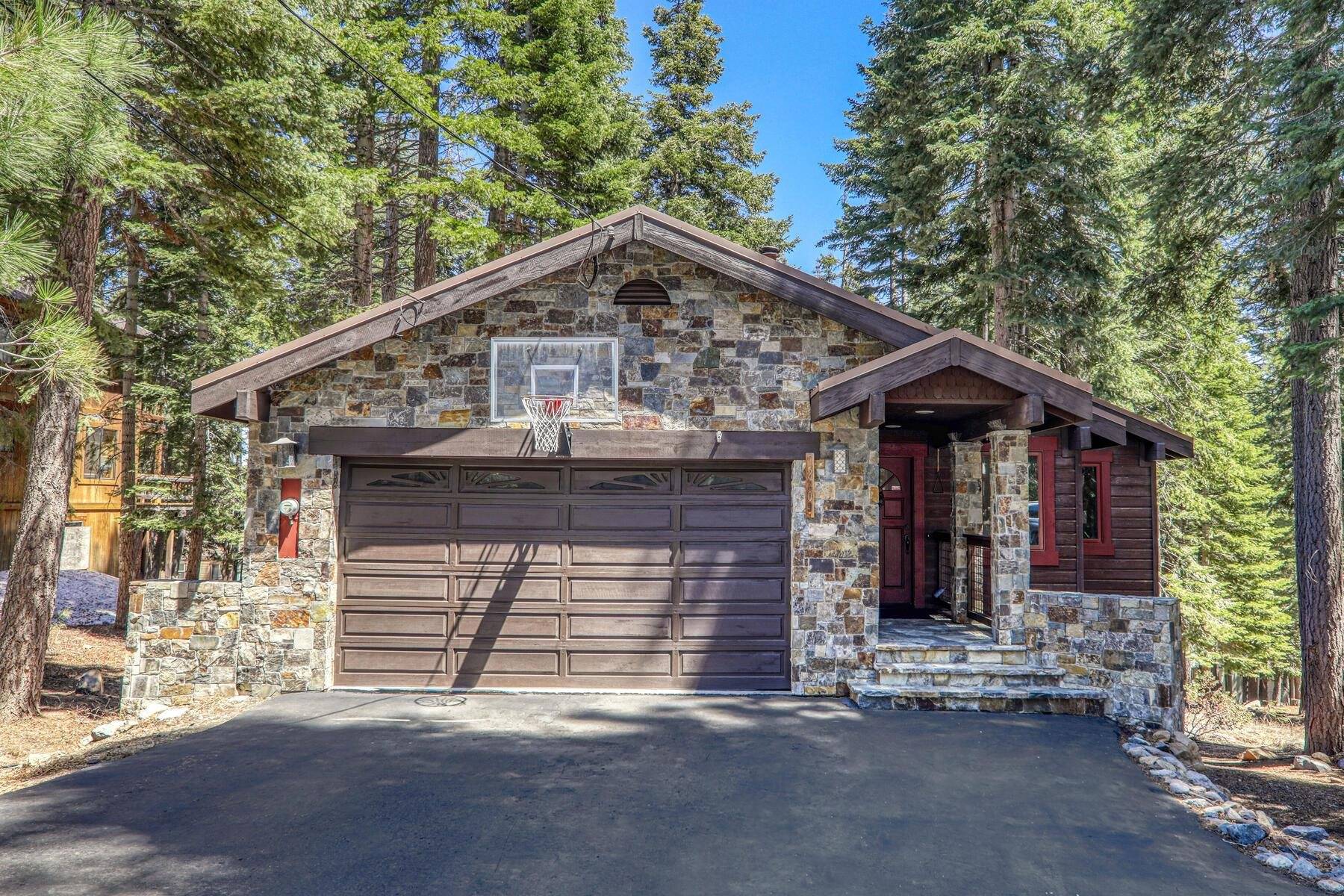 12209 Greenleaf Way, Truckee, CA 96161