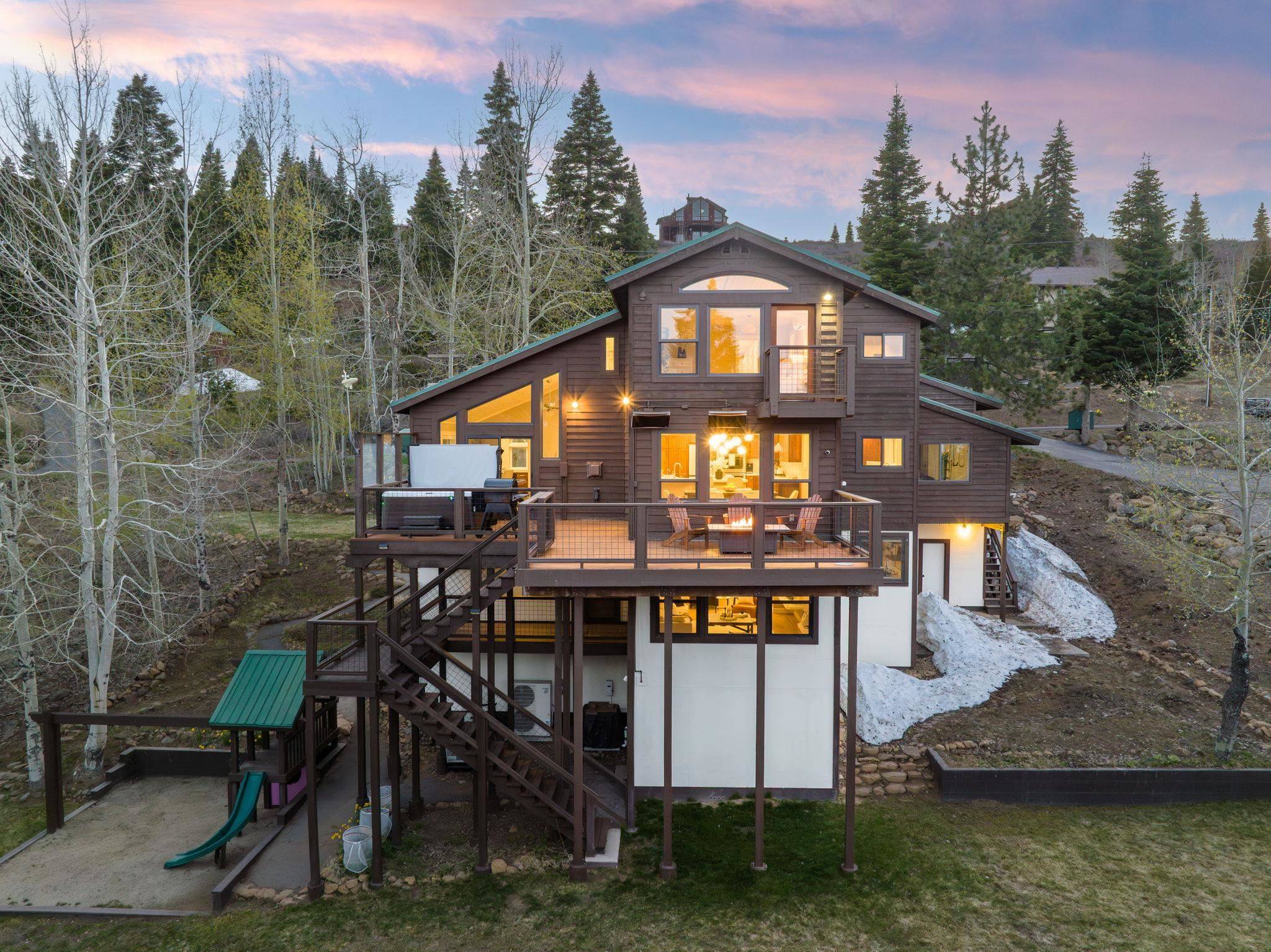 Truckee, CA 96161,13271 Skislope Way