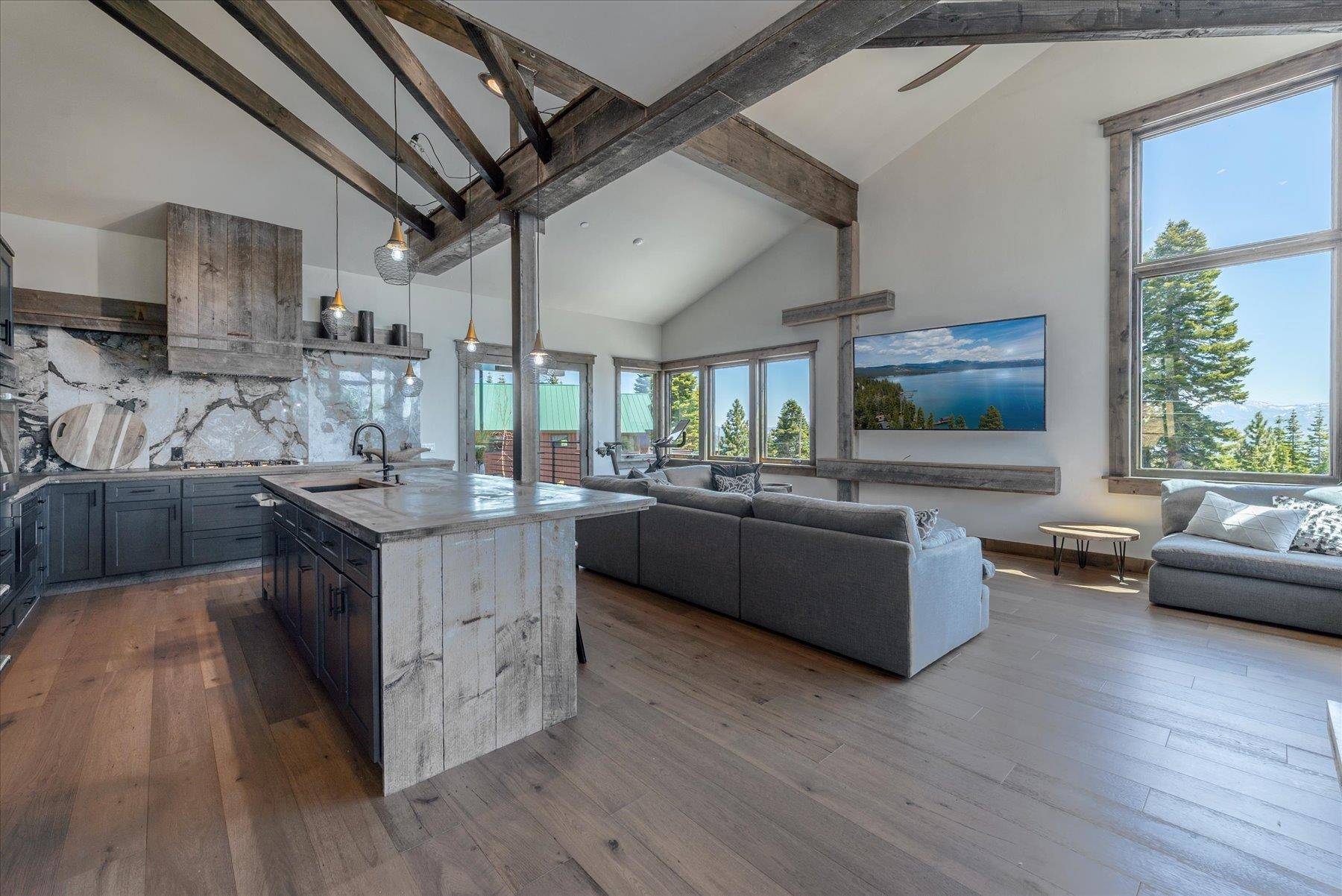 Truckee, CA 96161,13911 Skislope Way