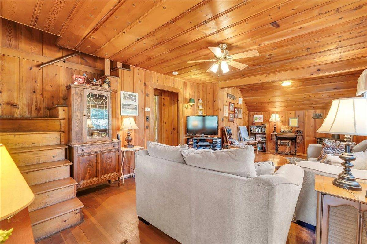 Tahoma, CA 96142,7956 Emerald Bay Road