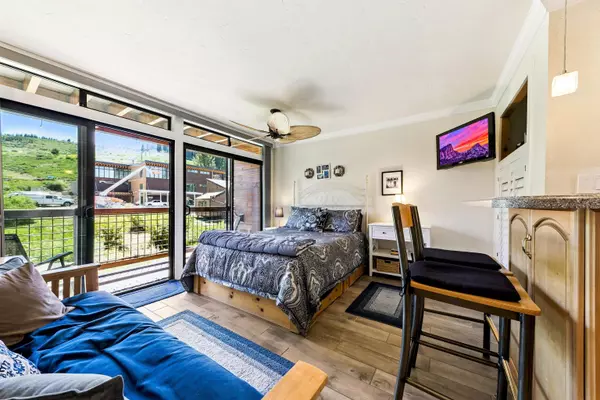 Truckee, CA 96161,11591 Snowpeak Way #305