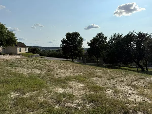 2001 Valencia Dr,  Kerrville,  TX 78028