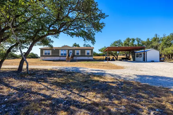 368 Oak Rd,  Harper,  TX 78631