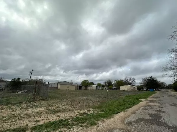 Ingram, TX 78025,301 Carolyn St