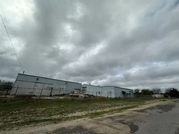 Ingram, TX 78025,301 Carolyn St