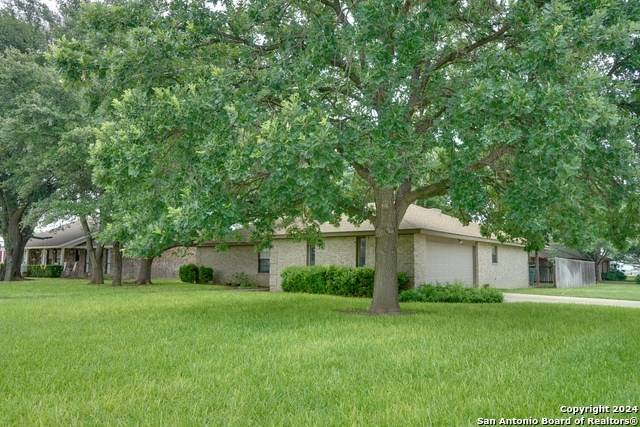 Uvalde, TX 78801,1 Walnut Rd