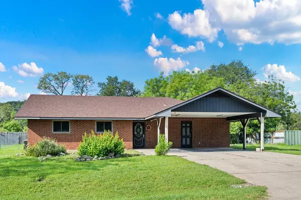 108 Riverpark Dr, Ingram, TX 78025