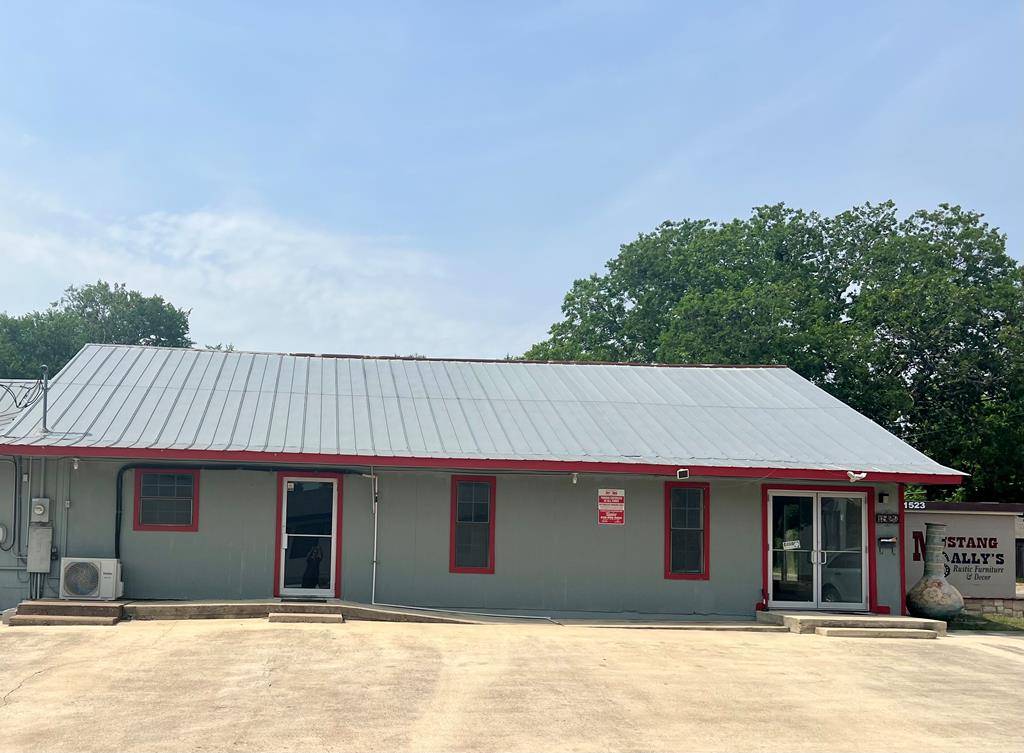 1523 Water St, Kerrville, TX 78028