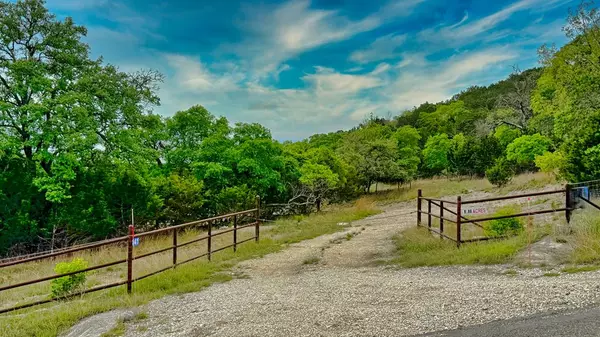 141 Mohabo, Center Point, TX 78010