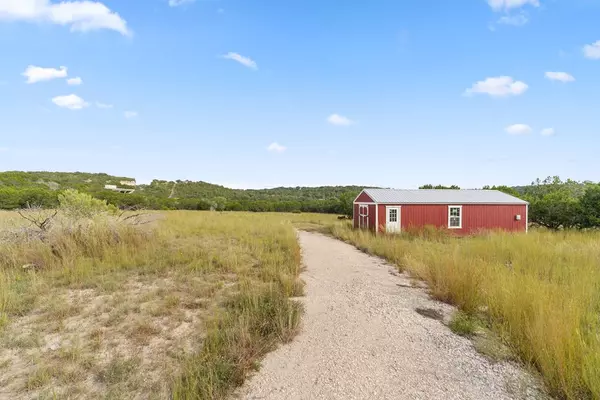 426 Hollomon Rd,  Kerrville,  TX 78028