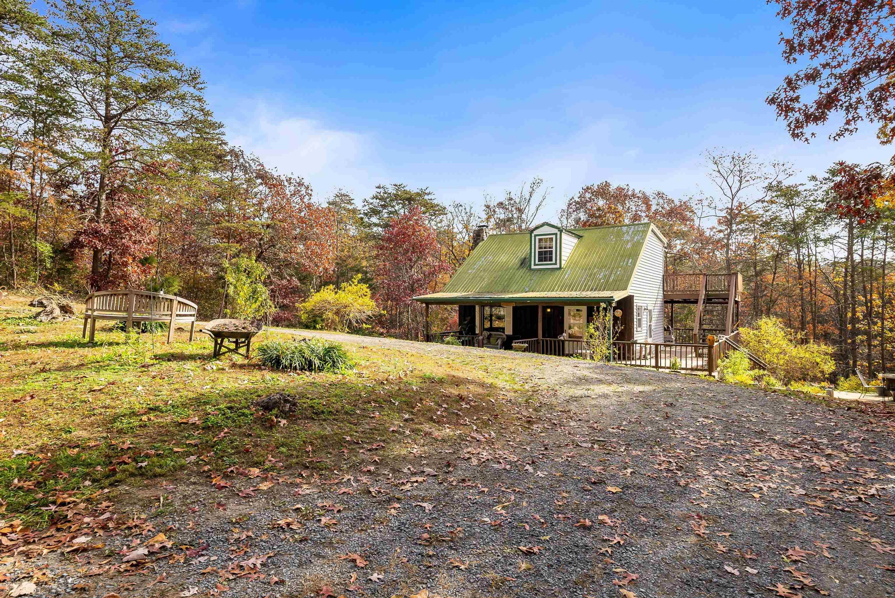 Mount Jackson, VA 22842,727 HICKORY LN