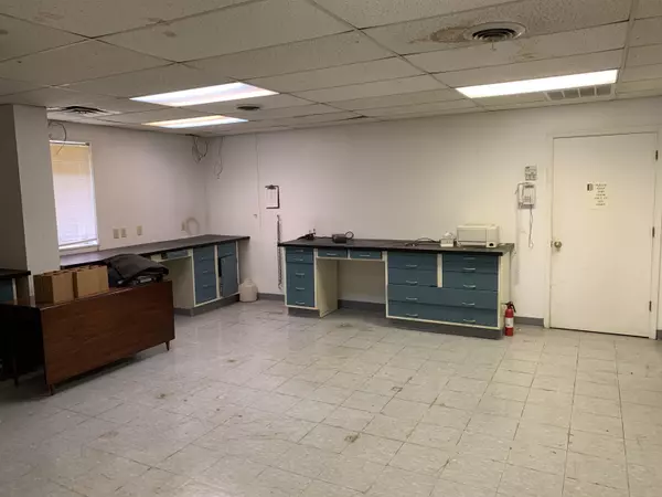 Verona, VA 24482,52 MID VALLEY LN