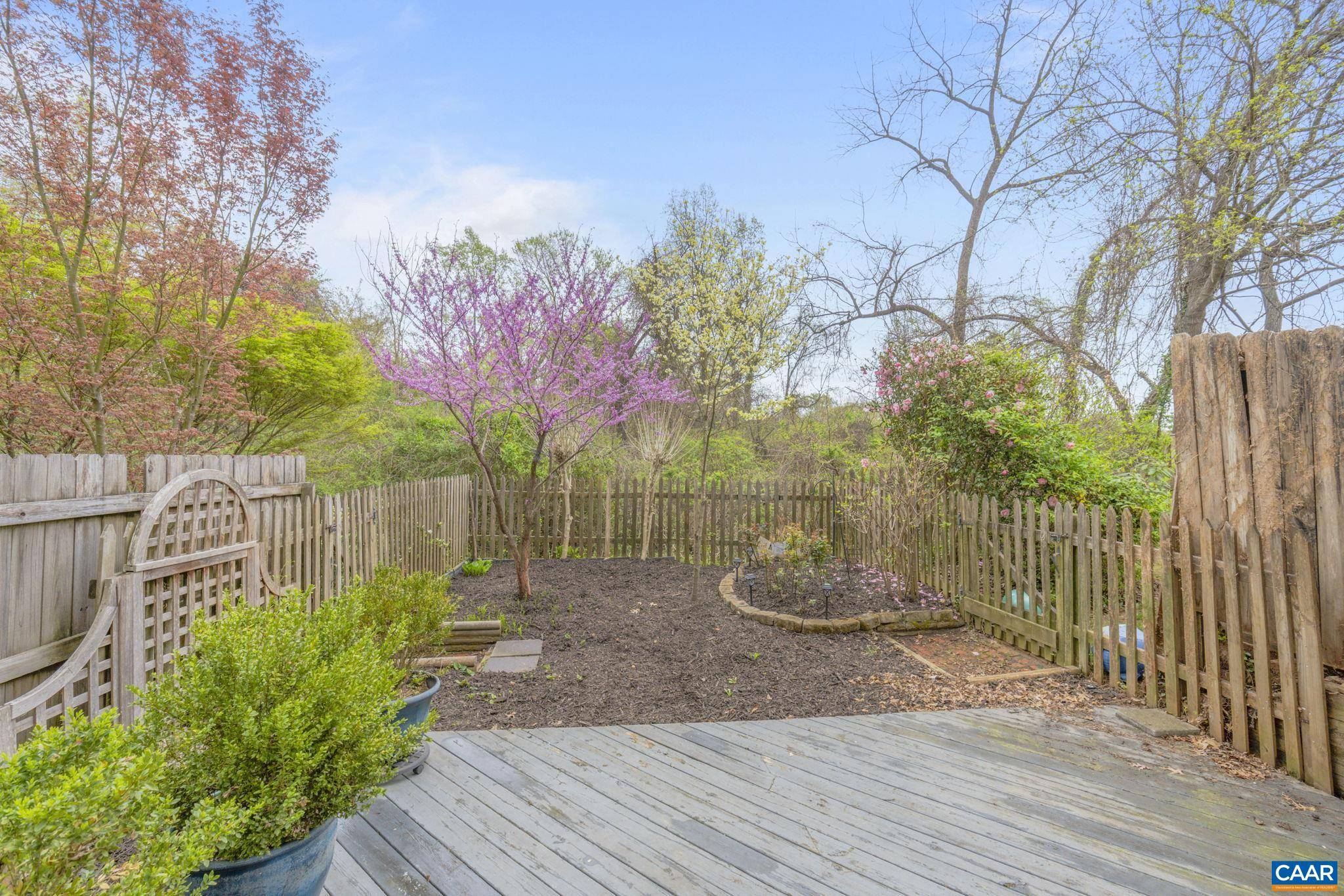 Charlottesville, VA 22901,935 HUNTWOOD LN